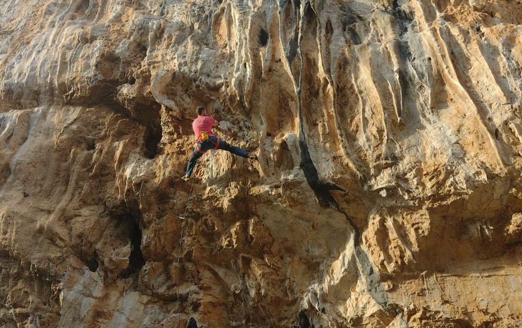 22 manikia tufa low